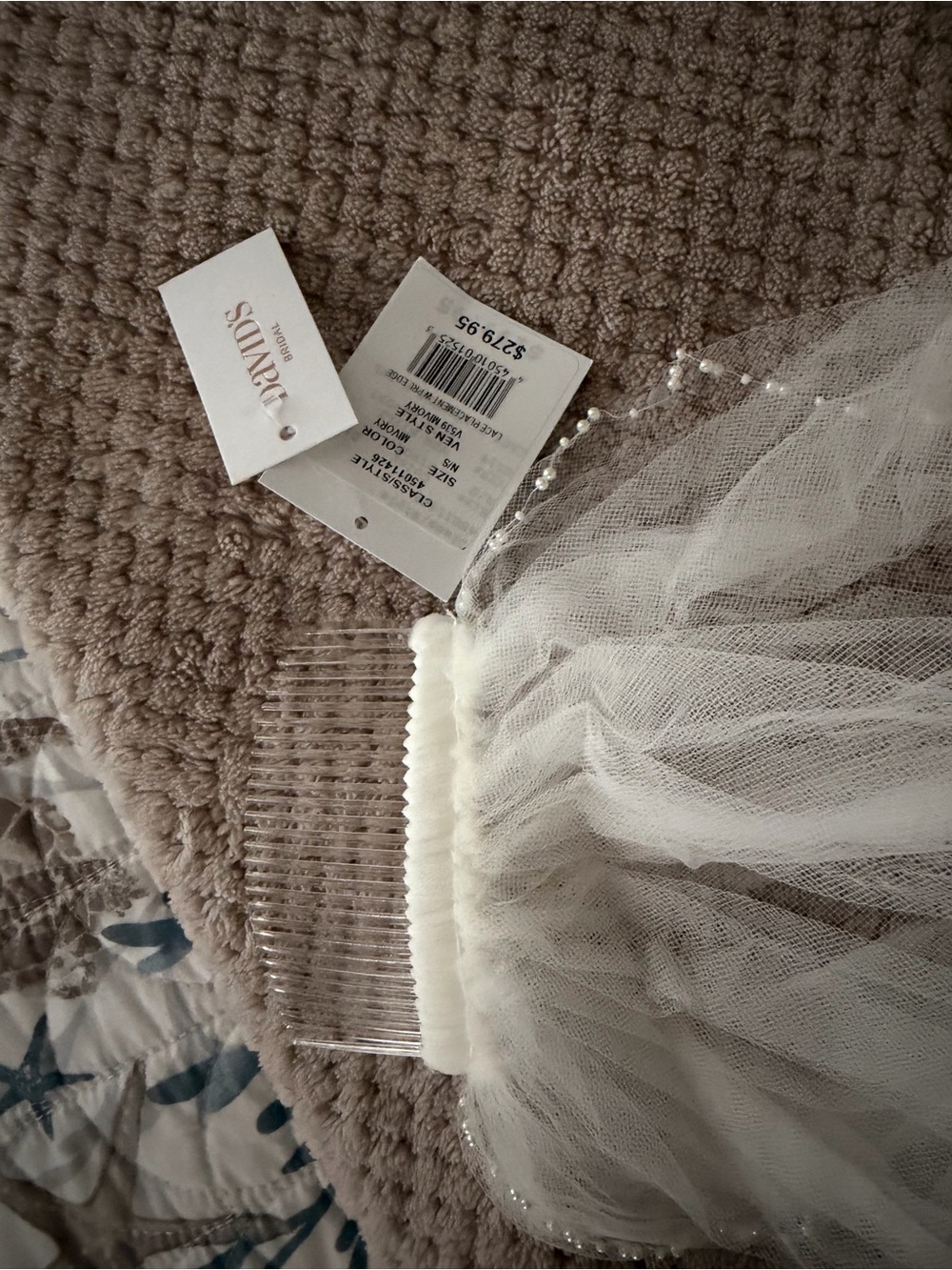 David’s Bridal V539 Pearl Edge Lace Appliqué Wedding Veil Mid Ivory NWT - Picture 4 of 7